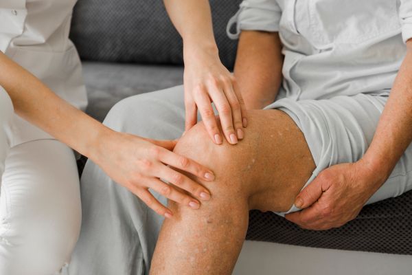 Stem Cell Therapy for Knees: Candidacy, Evidence and Treatment